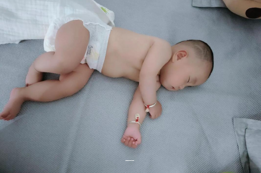 泰安宝宝上火有眼屎